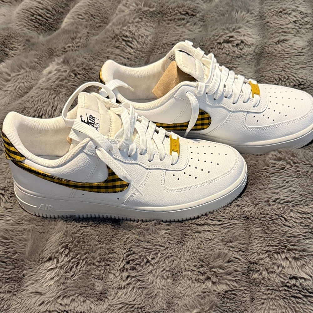 Air Force 1’s Yellow and Black Plaid